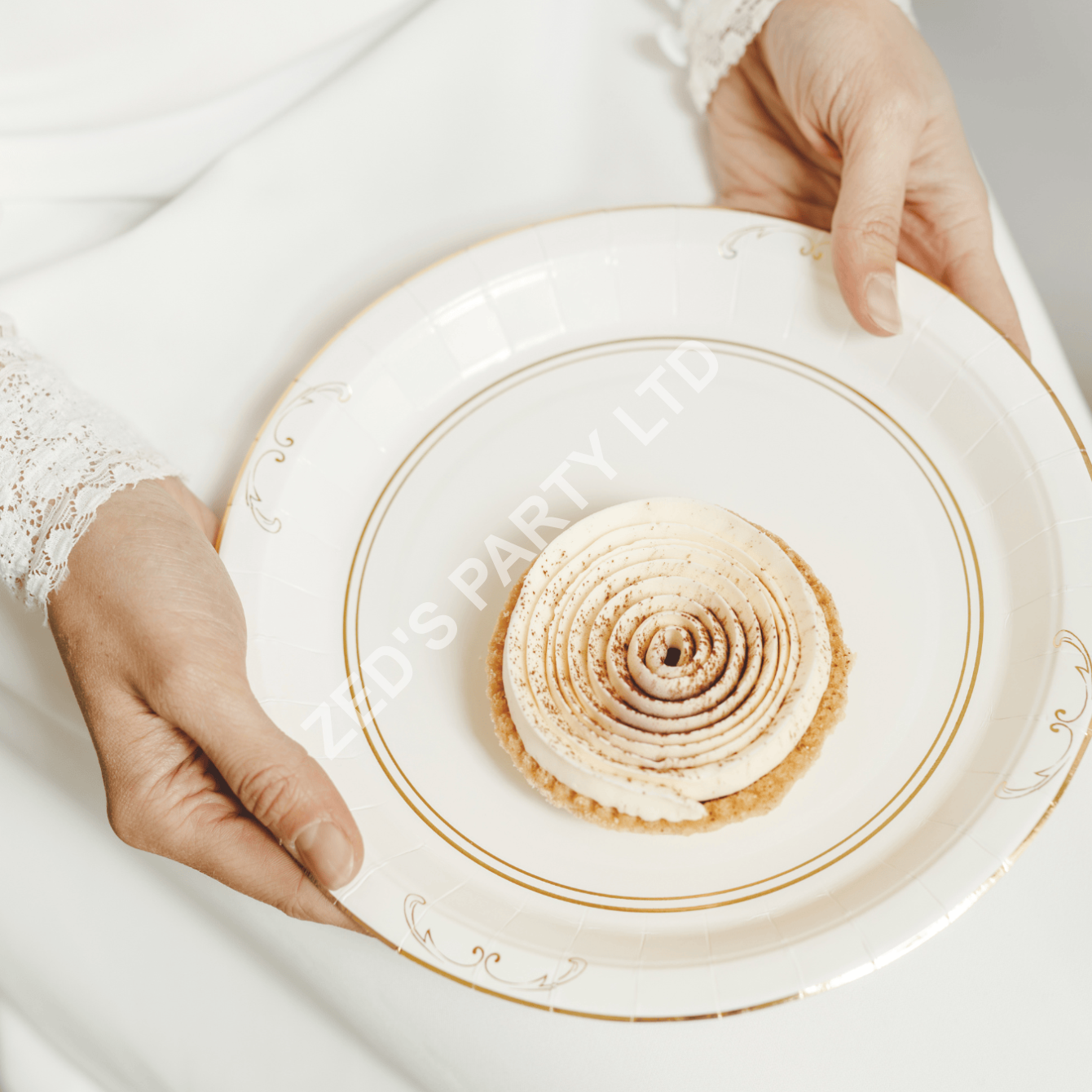 White Lace Style Large Paper Plates x 6 - Image 2